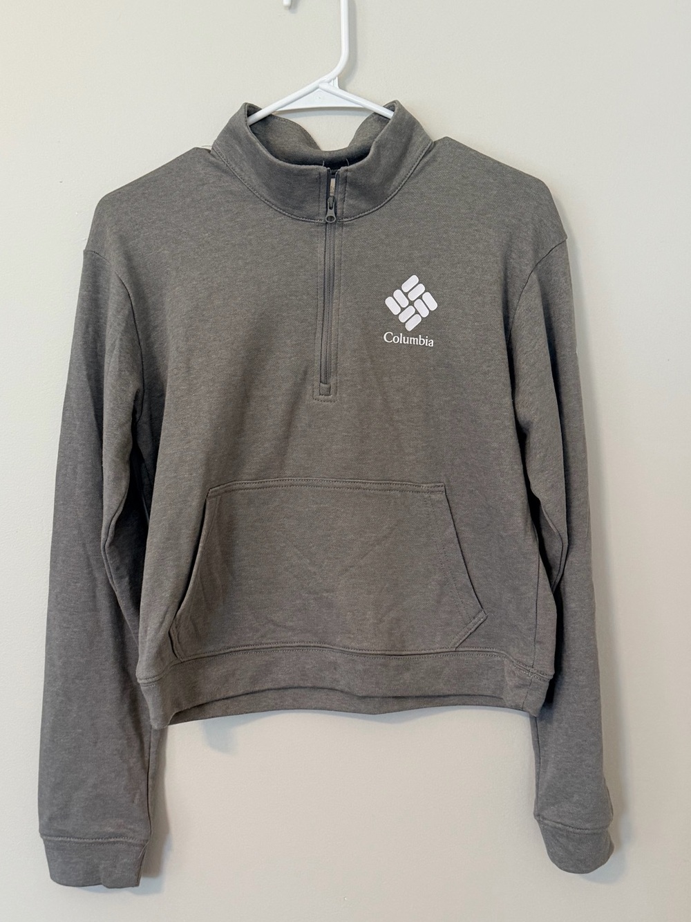Columbia Charcoal Gray Half-Zip Pullover Sweatshirt (semi cropped)